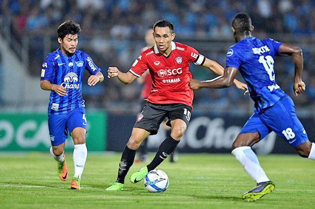 Teerasil Dangda scores 100th league goal for Muangthong United