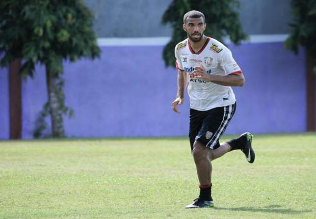 Bali United signs Sylvano Comvalius