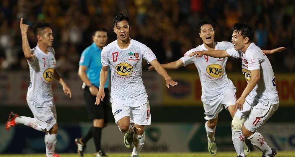 Potential European move possible for Vietnamese defender Vu Van Thanh