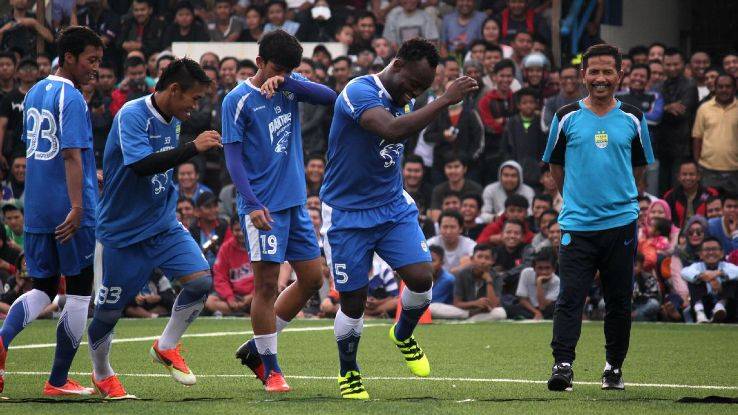 Michael Essien sends Persib Bandung top in Indonesia Liga 1