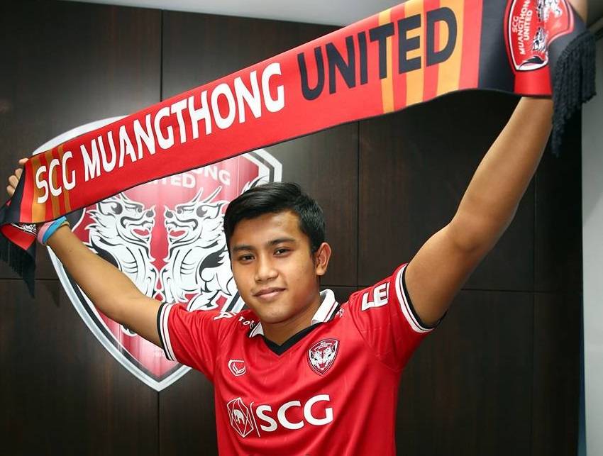 Muangthong United sign Thossawat Limwannasathian on loan from Chiang Rai