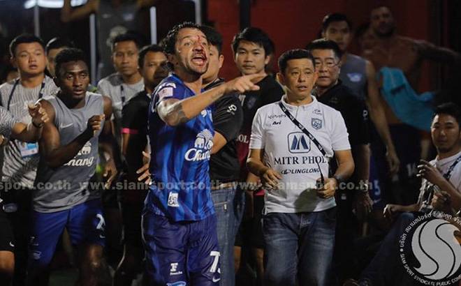 Thiago Cunha sent off for sparking violence during mass brawl in Thai League 1