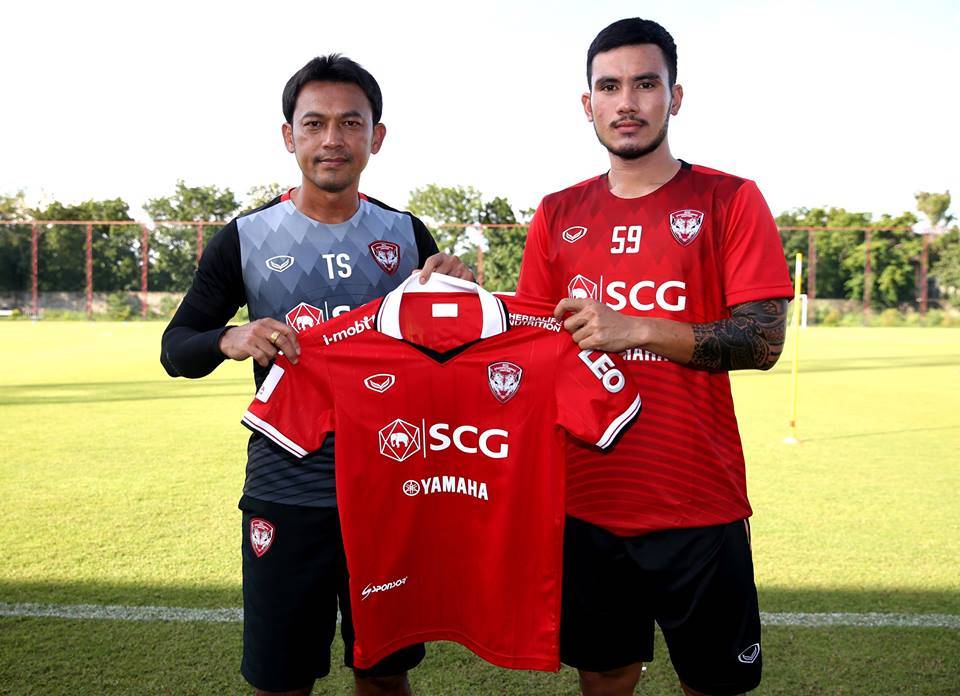 Muangthong sign defender Nukoolkrit Krutyao from Ubon UMT