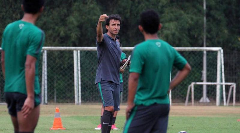 Gavin Kwan begs Luis Milla to stay as Indonesia head coach