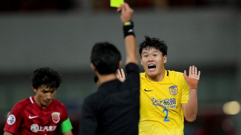 Chinese referee ends second division match early to catch flight