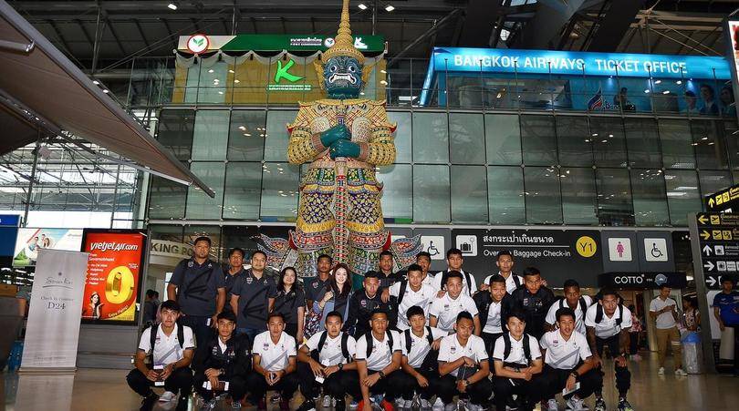 Thailand U-23 visit Thai Buddhist monk who blessed Leicester City