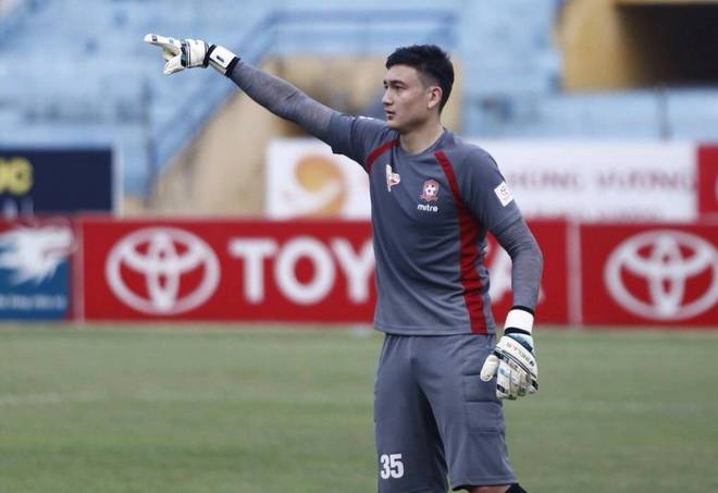 Vietnam national team goalkeeper in hospital after clash with coach