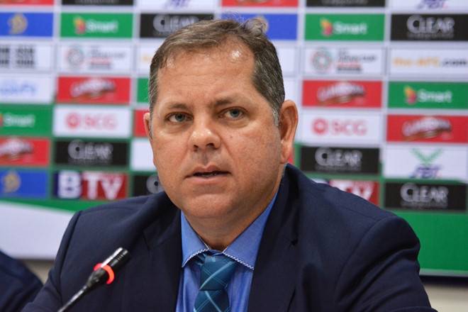 Cambodia coach Leonardo Vitorino targets a point against Vietnam