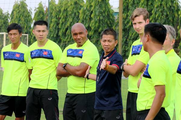 Vietnam national team goalkeepers to receive lesson from coach Jason Brown