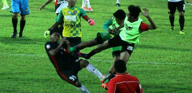 Massive brawl breaks out at Indonesian football league