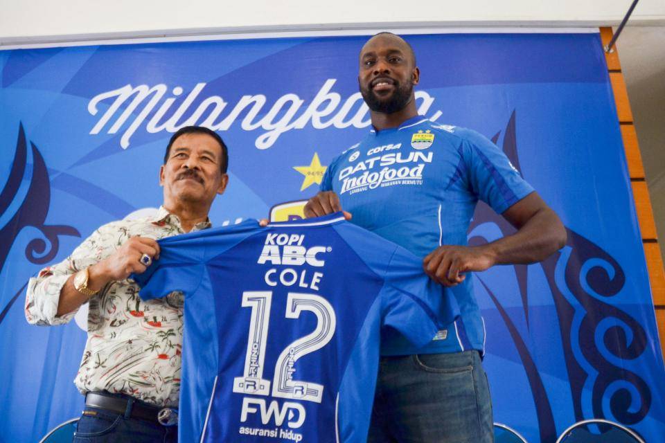 Carlton Cole criticizes Persib Bandung manager Umuh Muchtar