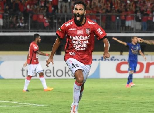 Felda United target Bali United’s striker Sylvano Comvalius