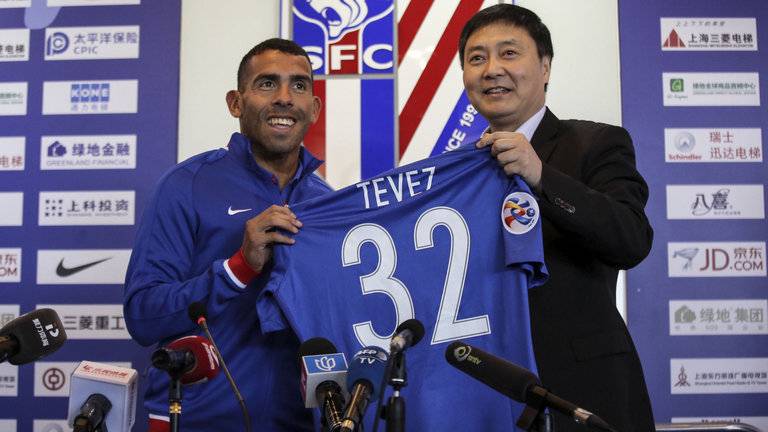 Shanghai Shenhua allow Carlos Tevez to decide his future