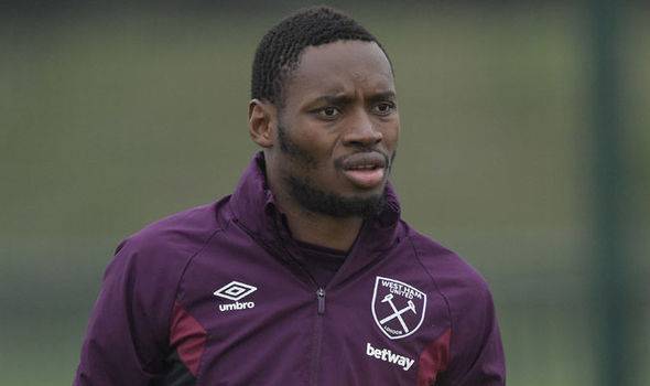 West Ham striker Diafra Sakho in talk to join Shanghai Shenhua