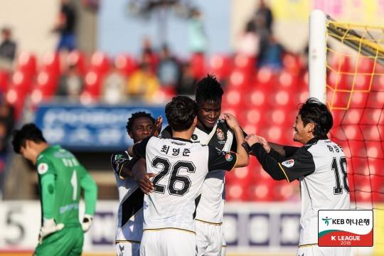 Newly promoted Gyeongnam go top