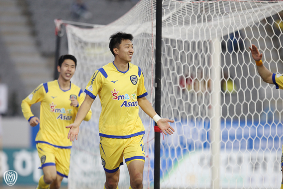 “The Ugly Duckling” Ko Moo-yeol celebrates his 200th match with a goal