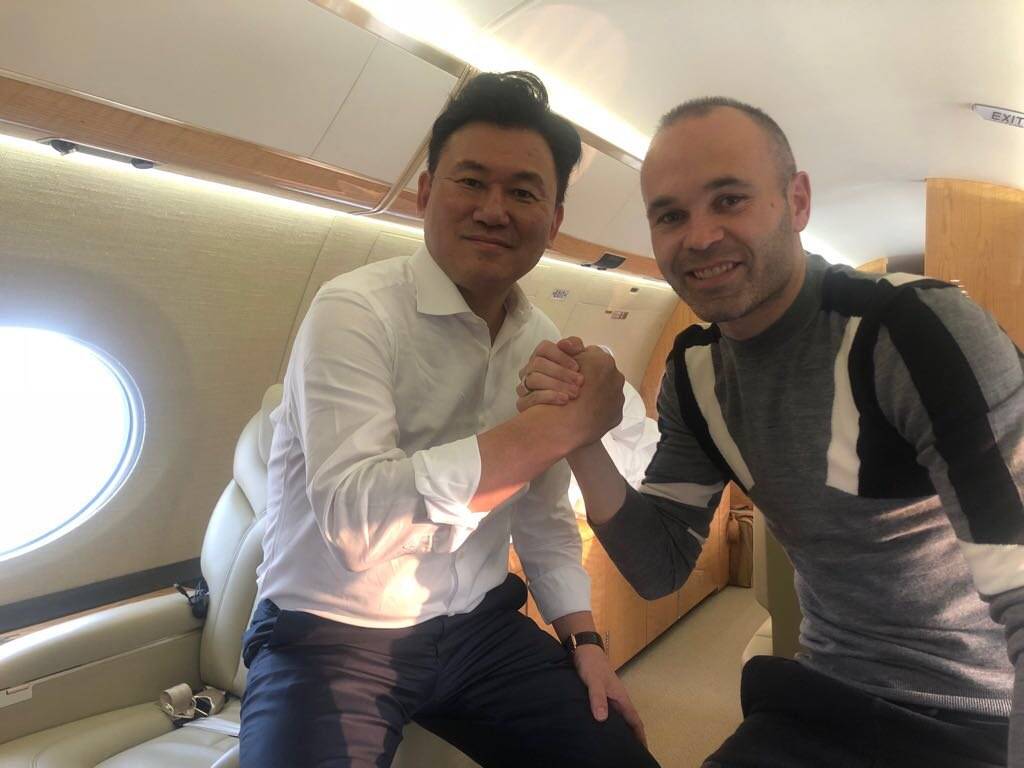 Iniesta reveals Japan move, poses with Vissel owner Mikitani