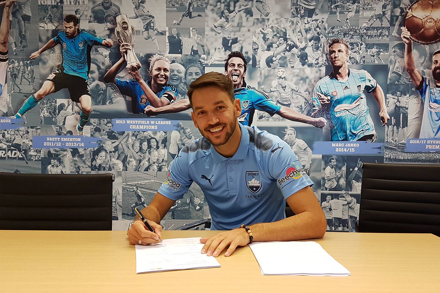 Milos Ninkovic extends contract with Sydney FC