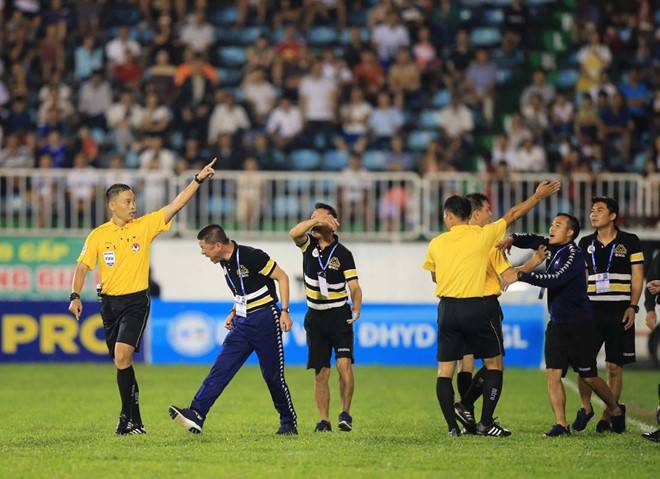 Hanoi FC coach and captain slapped with heavy fines for sparking mass brawl