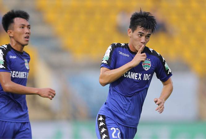 20-year-old Nguyen Tien Linh becomes second player to score four goal in a V.League match