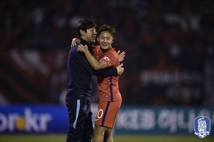 Calm and confident, ex-Barca star Lee Seung-woo: I play football because it is fun