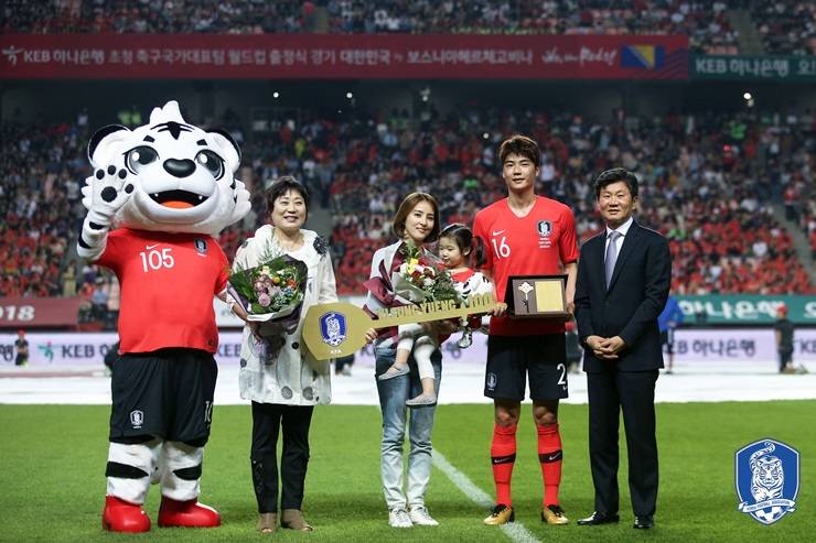 Korea’s key player Ki Sung-yueng joins FIFA Century Club while the team gets defeated 1:3