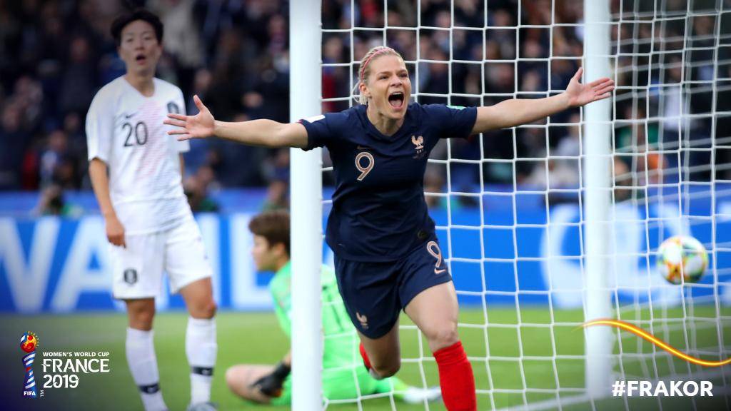 Hosts France Dismantle South Korea on Opening Night