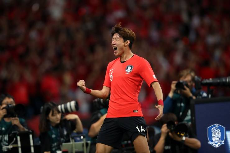 Hwang Ui-jo saves the host South Korea