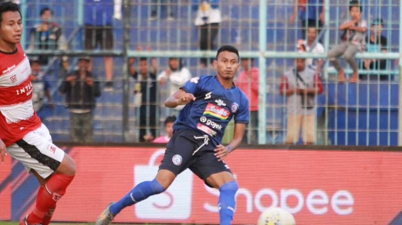 bali edge closer as arema beat madura united football tribe asia football tribe