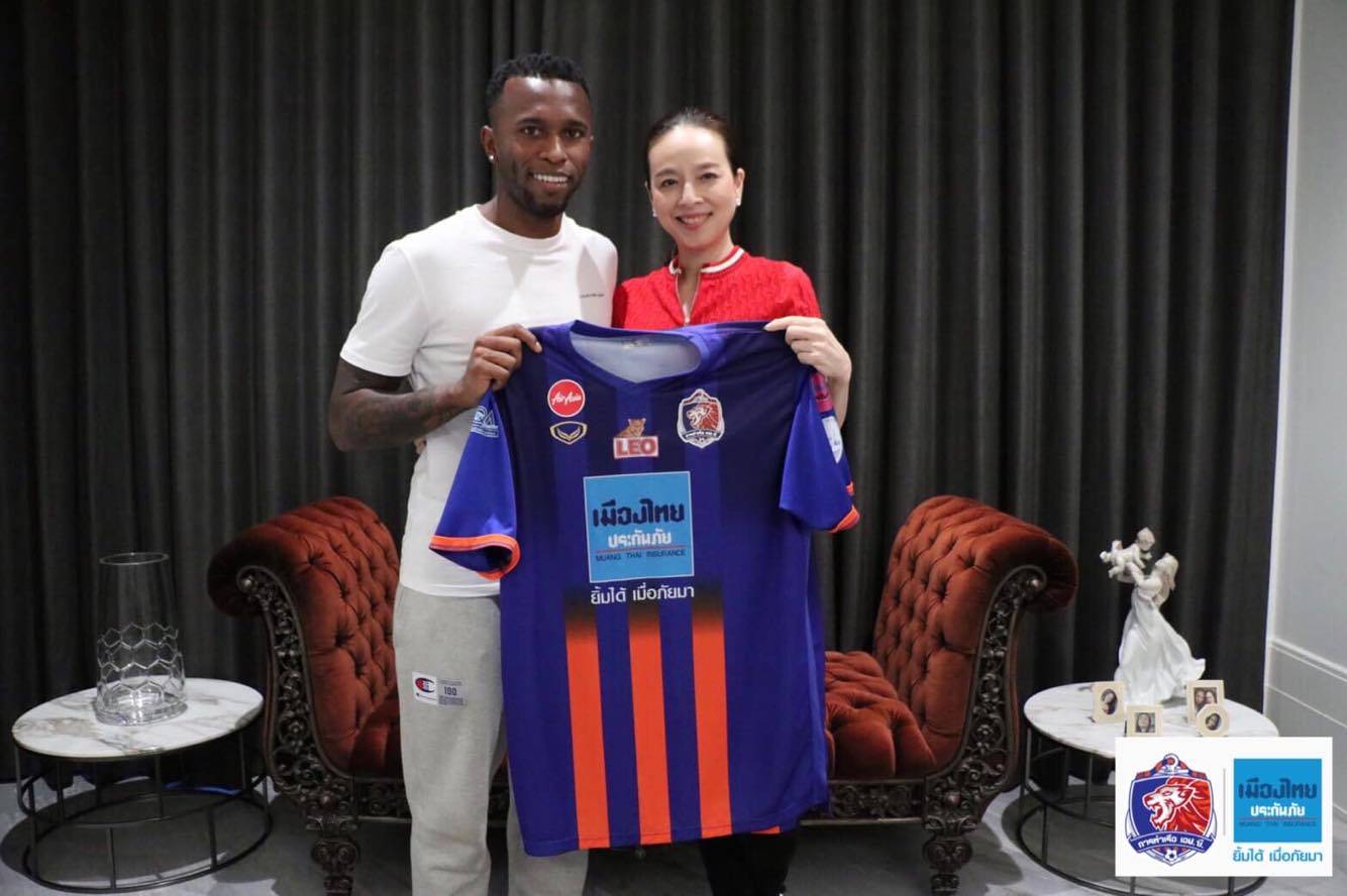 Muangthong Striker Heberty Signs for Port