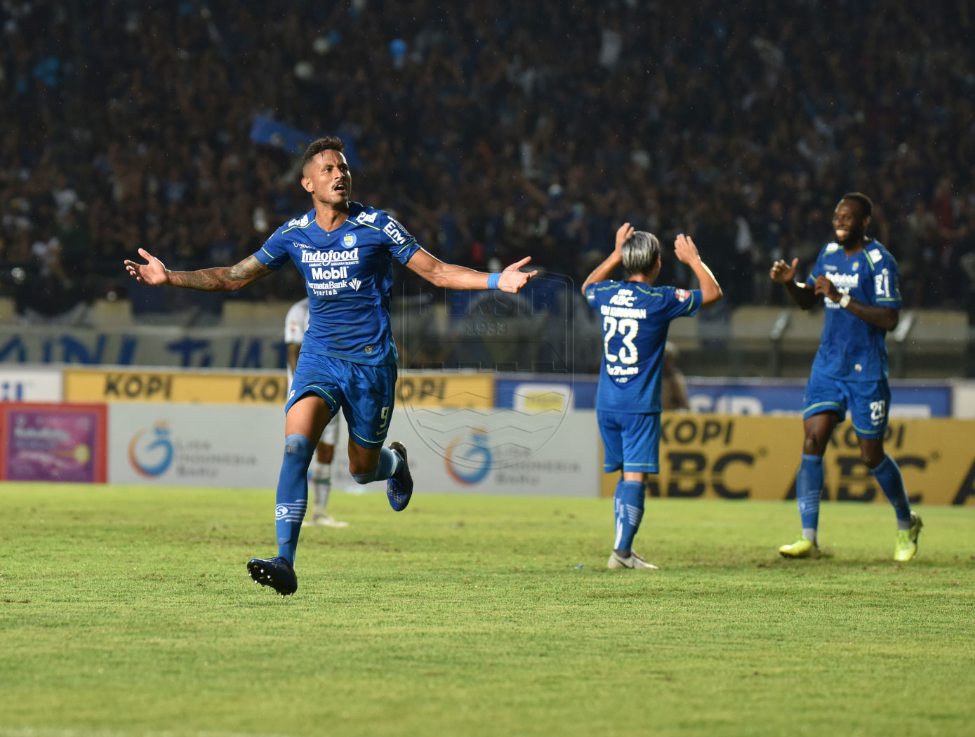 Persib Continue to Set Pace as East Javan Teams Falter – Football Tribe