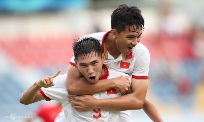 Vietnam advance to AFF U23 Championship finals after beating Malaysia 4-1,Indonesia beats Thailand 3-1