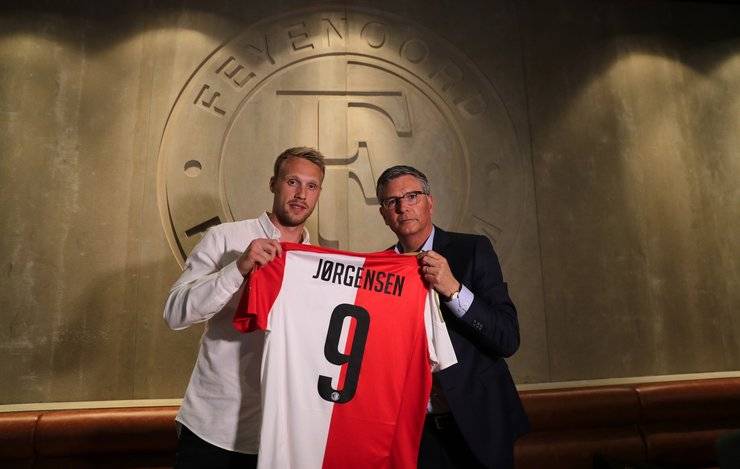 Nicolai Jorgensen menjadi pujaan baru fans Feyenoord.