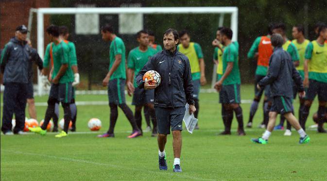 Luis Milla Timnas U-22