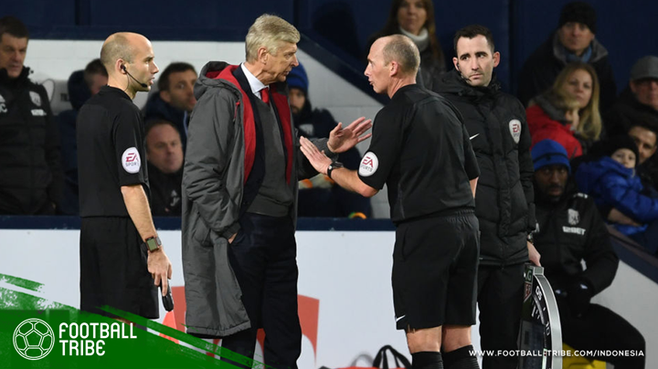 Wenger memang terlihat marah terhadap Dean