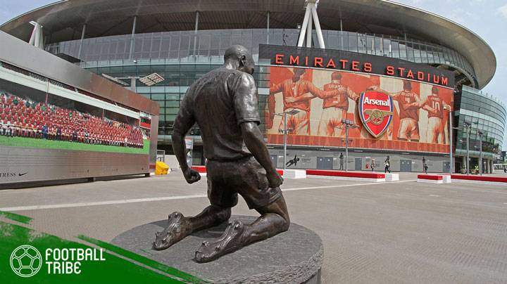 patung Henry di Stadion Emirates