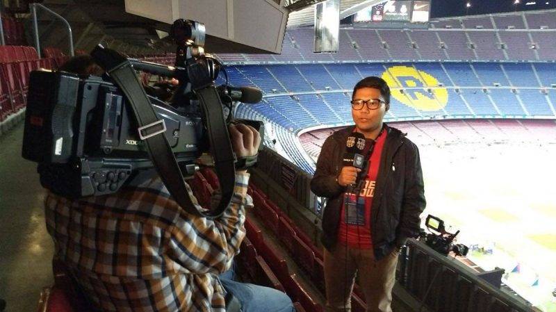 meliput langsung di Camp Nou