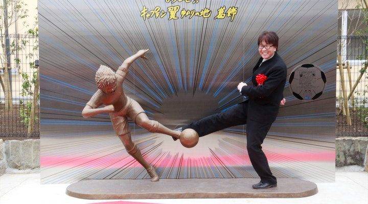 Tsubasa Ozora Dibuatkan Patung Perunggu di SMA Minami Katsushika