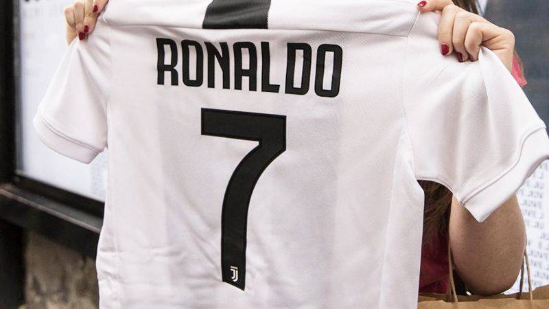 Cロナのユーべ新ユニフォーム初日でなんと50万枚売れる！