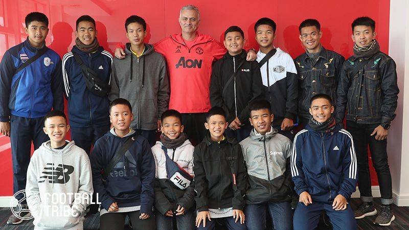 洞窟から救出されたタイの少年たちがマンU訪問！選手やモウリーニョと触れ合う