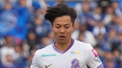 中村草太へのファウルでカードなし…広島vs横浜FCの清水勇人主審に降格処分論