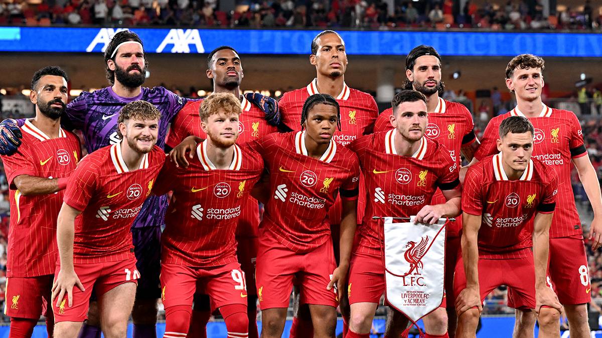 イギリス製【新品】【希少】【超美品】02-03リヴァプール サッカー 右足、左足、ヘディングの全てで得点を奪える万能性 リヴァプールFW