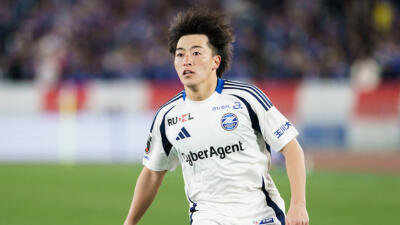 町田ゼルビア相馬勇紀が危険タックル…東京V松橋優安は負傷退場。ノーファウルで城福監督抗議も