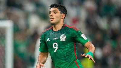 日本代表と対戦！Jリーグ移籍の可能性は？W杯メキシコ代表候補の大物が意味深投稿