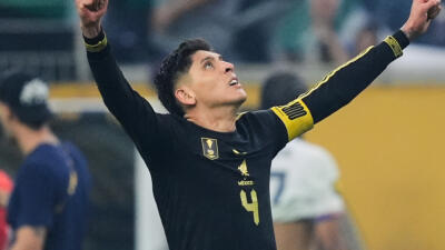 板倉滉が暫定的な選択肢のアヤックスの守備的MF問題、メキシコ代表選手が復帰？