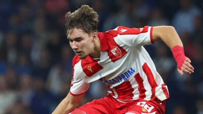 アーセナルがレッドスター・ベオグラードのプレーメーカーの獲得を検討