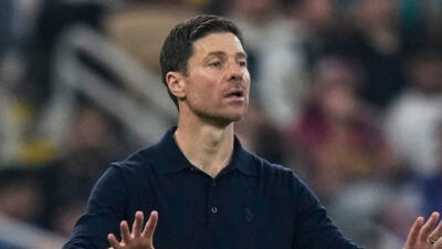 リバプールはスロット監督を解任し、シャビ・アロンソ体制へ早急に変更すべきか