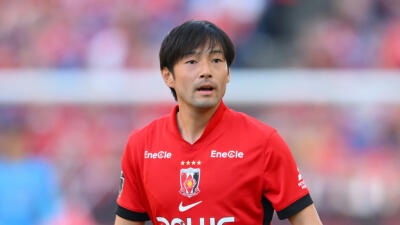 浦和レッズ中島翔哉、川崎戦中にペットボトル遊び！スコルジャ解任論噴出の中、ベンチの”空気”は？