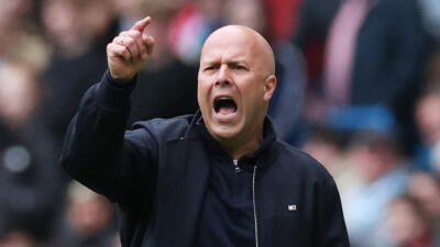 リバプールのオーナー陣、スロット監督解任に向けた動きを開始と報道！