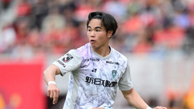 広島DF佐々木翔が不満！？福岡DF辻岡佑真の“煽り行為”が話題！サポーターからブーイング
